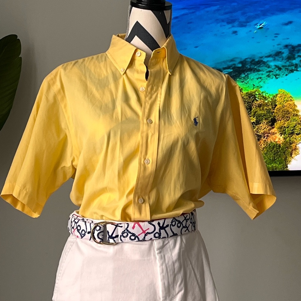 POLO MEN’S.SHORTSLEEVED SHIRT. SIZE (M). PERFECT FOR SPRING/SUMMER OUTINGS 🌼🌺